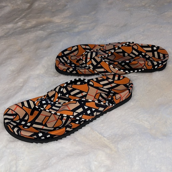 Men’s B monogram flip flop in orange - Picture 5 of 6